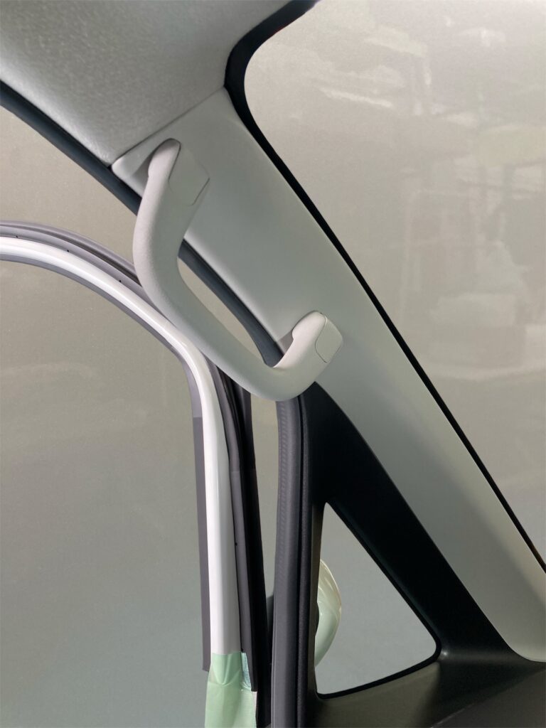 ワゴンR（MH85S)にアシストグリップの後付けの写真