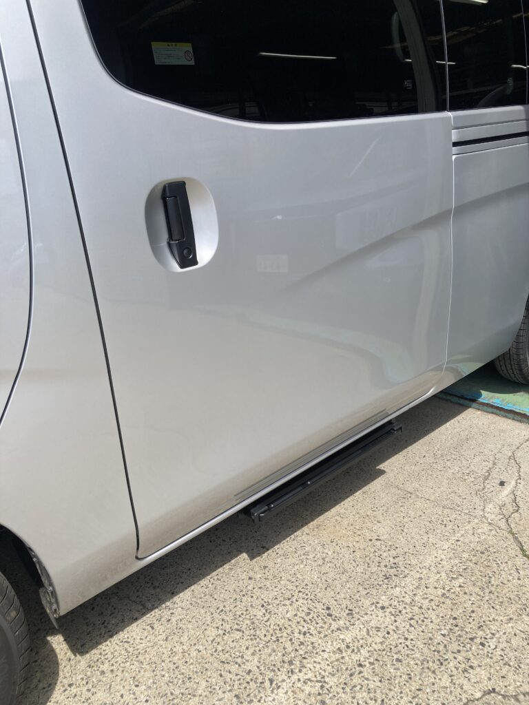 キャラバン送迎車ステップ収納時の画像